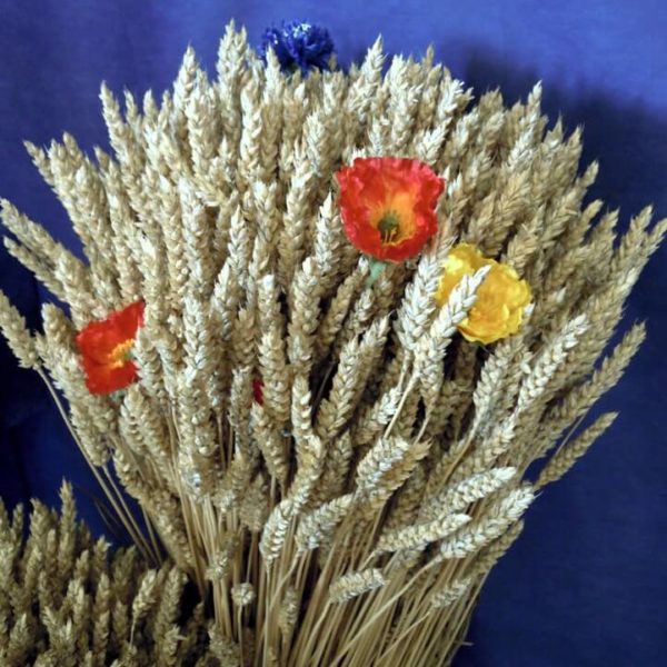 Dekogarbe mit Kornblumen